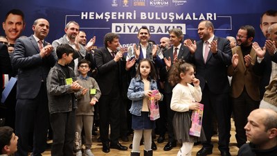 Murat Kurum "Diyarbakırlılar Buluşması"nda halay çekti