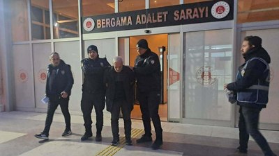 İzmir'de durdurulan araçta uyuşturucu ve altın sikke bulundu