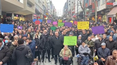 İstanbul ilçelerinde aday krizi: CHP'li mevcut başkanlar destekçileriyle eylemde