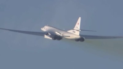 Rusya Devlet Başkanı Putin, bombardıman uçağı Tu-160M ile uçtu