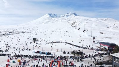 Erciyes hafta sonu 125 bin turiste ev sahipliği yaptı