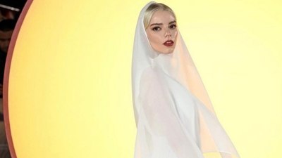 Anya Taylor-Joy'un gala hazırlığı! Üstsüz fotoğraf yayınladı