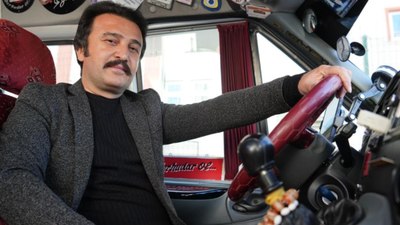 Samsun'da Orhan Gencebay’a benzeyen Müslüm'den yolcularına nostaljik yolculuk