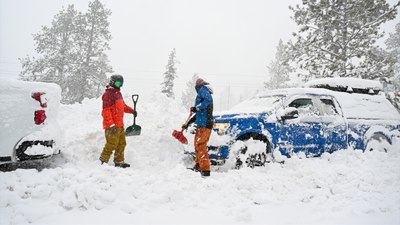 California'da kar fırtınası: 40 bine yakın bina elektriksiz kaldı