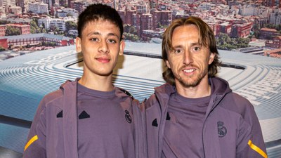 Arda Güler, Luka Modric ile birlikte imza etkinliğine katıldı