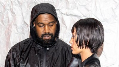 Müstehcen kıyafetlerden vazgeçti! Kanye West'in eşi Bianca Censori giyindi