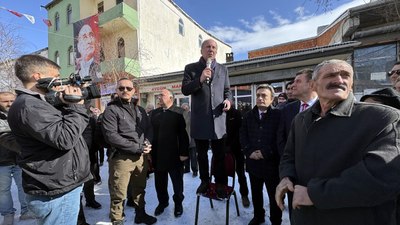 Muharrem İnce, Ardahan'da sandalye üzerinde halka hitap etti