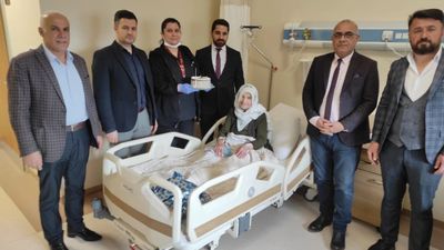 Batman'da 111 yaşındaki Cemile Nine'ye pastalı Kadınlar Günü sürprizi