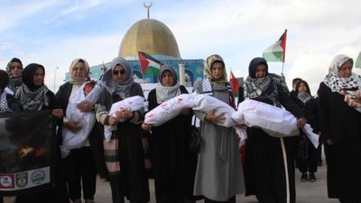 Karamanlı kadınlar, İsrail'i bebek kefeniyle protesto etti