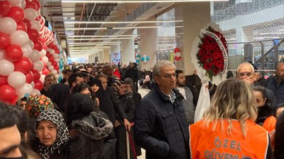 Ankara'da ucuz altın ve telefonu duyan vatandaşlar izdiham yarattı