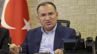 Bekir Bozdağ: Erken seçim kararı çıkarsa Erdoğan üçüncü kez aday olabilir