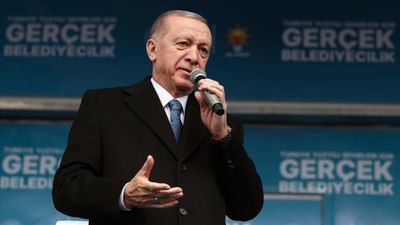 Cumhurbaşkanı Erdoğan 'Duyanlara Duymayanlara' şarkısını İzmir'de söyledi