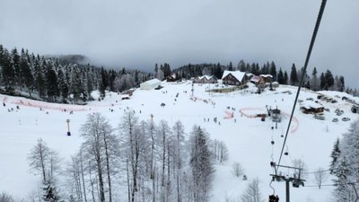 Artvin Atabarı Kayak Merkezi'nde mart karı keyfi