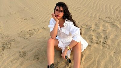 Sibil Çetinkaya ve Şükrü Özyıldız çölde aşka geldi