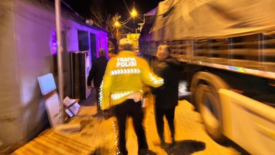 Çanakkale'de polis ve jandarmadan kaçan tır sürücüsü, otların arasında yakalandı