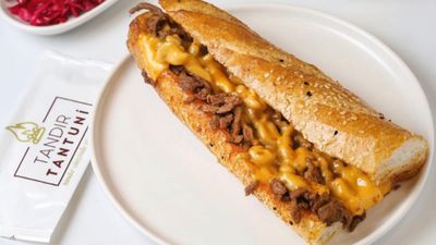 Cheddar peyniri ile biftek tantuninin enfes buluşması