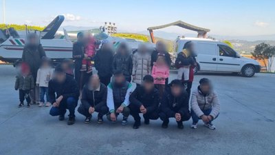 Aydın'da 24 kaçak göçmen ile 8 organizatör yakalandı