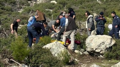 Balıkesir'de kayalıklara düşen yamaç paraşütçüsü akademisyen öldü