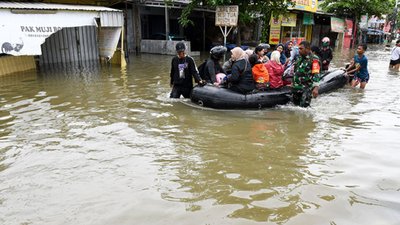 Endonezya'da sel: 40 bin kişi evini terk etti