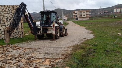 Mardin'de kamulaştırılan arsasının ödemesini almadığı iddiası ile yolu kapattı