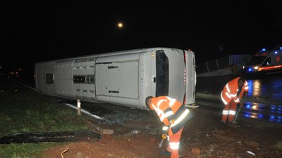 Mersin’de işçileri taşıyan otobüs kaza yaptı: 23 yaralı