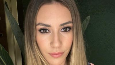 Sinem Kobal'ın set pozu heyecanlandırdı! Ömer dizisi setinden paylaşım yaptı