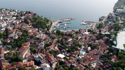 Antalya'da 83 seçmen, 3 muhtar adayı için oy kullanacak