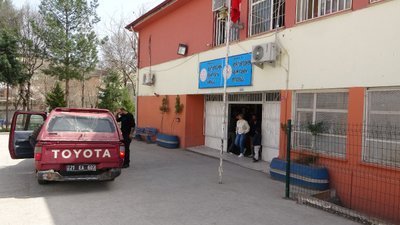 Diyarbakır'da ilkokul öğrencileri sınıflarını temizledi: 14 kişi zehirlendi