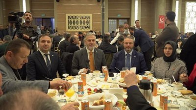 YRP'li Mehmet Altınöz, iftarda İsrail ürünü Fanta içti