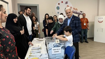 Binali Yıldırım, oyunu Tuzla'da kullandı