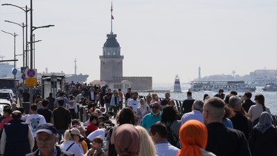 İstanbul'da oyunu kullanan sahil ve parklara akın etti