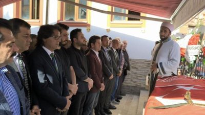 Denizli'de kutlamada ölen CHP'li ilçe başkan yardımcısı toprağa verildi