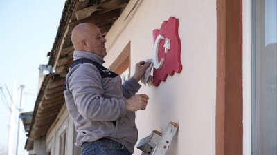 Bursa'da boyacı muhtar adayı, evleri boyama vaadiyle kazandı