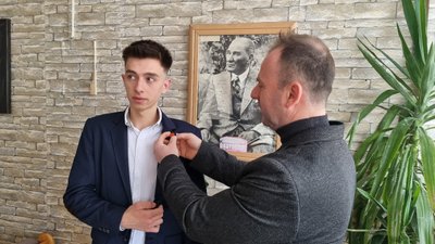 Kütahya'da 18 yaşındaki genç muhtar seçildi