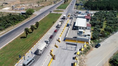 Antalya'ya beklenen tatilci akını başladı: Kent girişinde araç kuyrukları oluştu