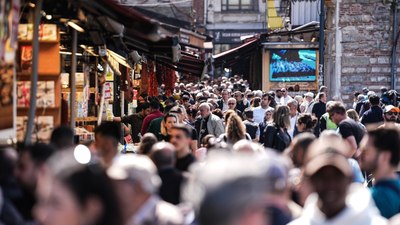 Eminönü'nde bayram alışverişi yoğunluğu yaşanıyor