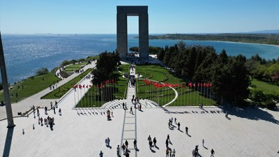 Bayram yoğunluğu yaşanıyor! Tarihi Gelibolu Yarımadası ziyaretçi akınına uğradı