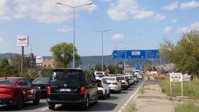 Muğla'da tatilcilerin araç kuyruğunun sonu görünmüyor