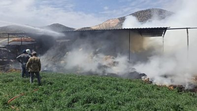 Burdur'da kaynak makinesi yangın çıkardı: Bin saman balyası yandı
