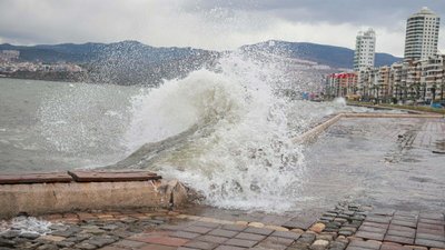 Ege Denizi'nde fırtına uyarısı yapıldı