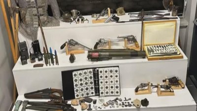 Kayseri'de bir evde lav silahı ve tarihi eser ele geçirildi