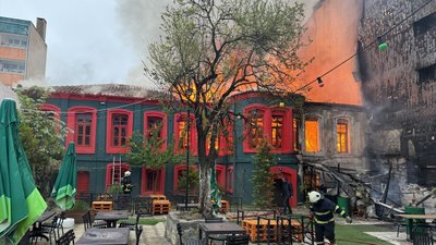 Kırklareli'nde 2 katlı tarihi binada yangın