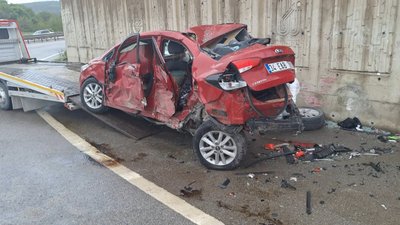 İstanbul'da feci kazada araç hurdaya döndü: 1 kişi hayatını kaybetti