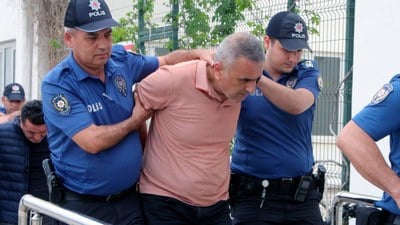 Adana'da polise silah çeken belediye temizlik işleri müdürü tutuklandı