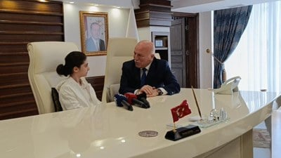 Erzurum'da başkanlık koltuğuna oturdu: Başıboş köpeklerinin toplatılması talimatını verdi