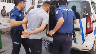 İzmir'de bıçakla yaralama firarisi, saklandığı evde yakalandı