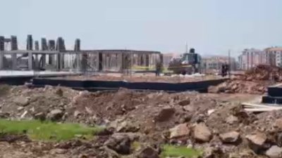 Diyarbakır'da başına inşaat malzemesi düşen işçi kurtarılamadı