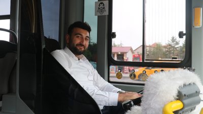 Sivas'ta otobüs şoförü halkın yardımına koşuyor: Bu kez hasta kadını evine kadar bıraktı
