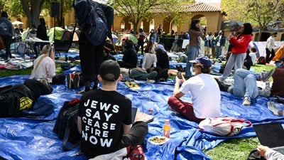 ABD'de üniversite öğrencileri, İsrail'in saldırdığı Filistin'e destek için ayakta