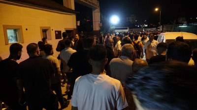 Adıyaman'da 2 amirin şehit olduğu saldırıda vatandaşlar polis merkezine akın etti
